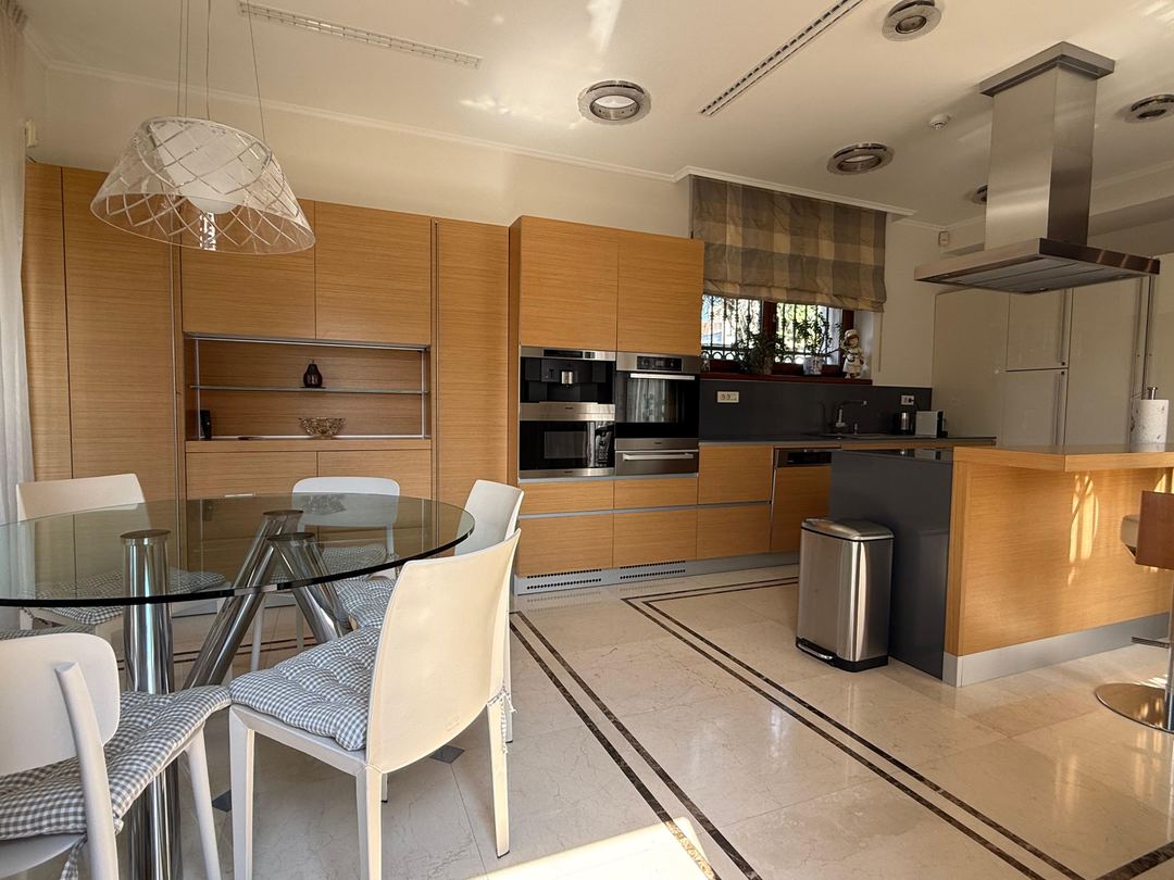 Penthouse kuhinja, Vračar